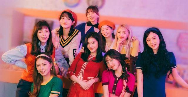 Twice的妆容让粉丝诟病 更直接批评造型师 看起来浓妆艳抹 粉紫色