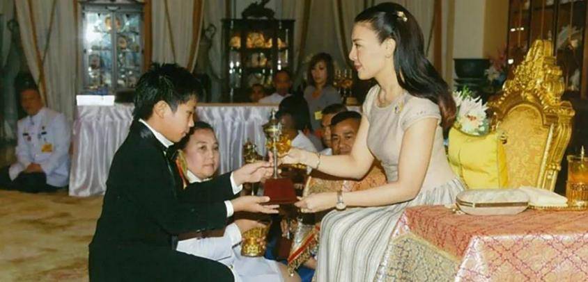 原创苏提达没儿子被王室公开登报养在身边的提帮功不能算在她的名下