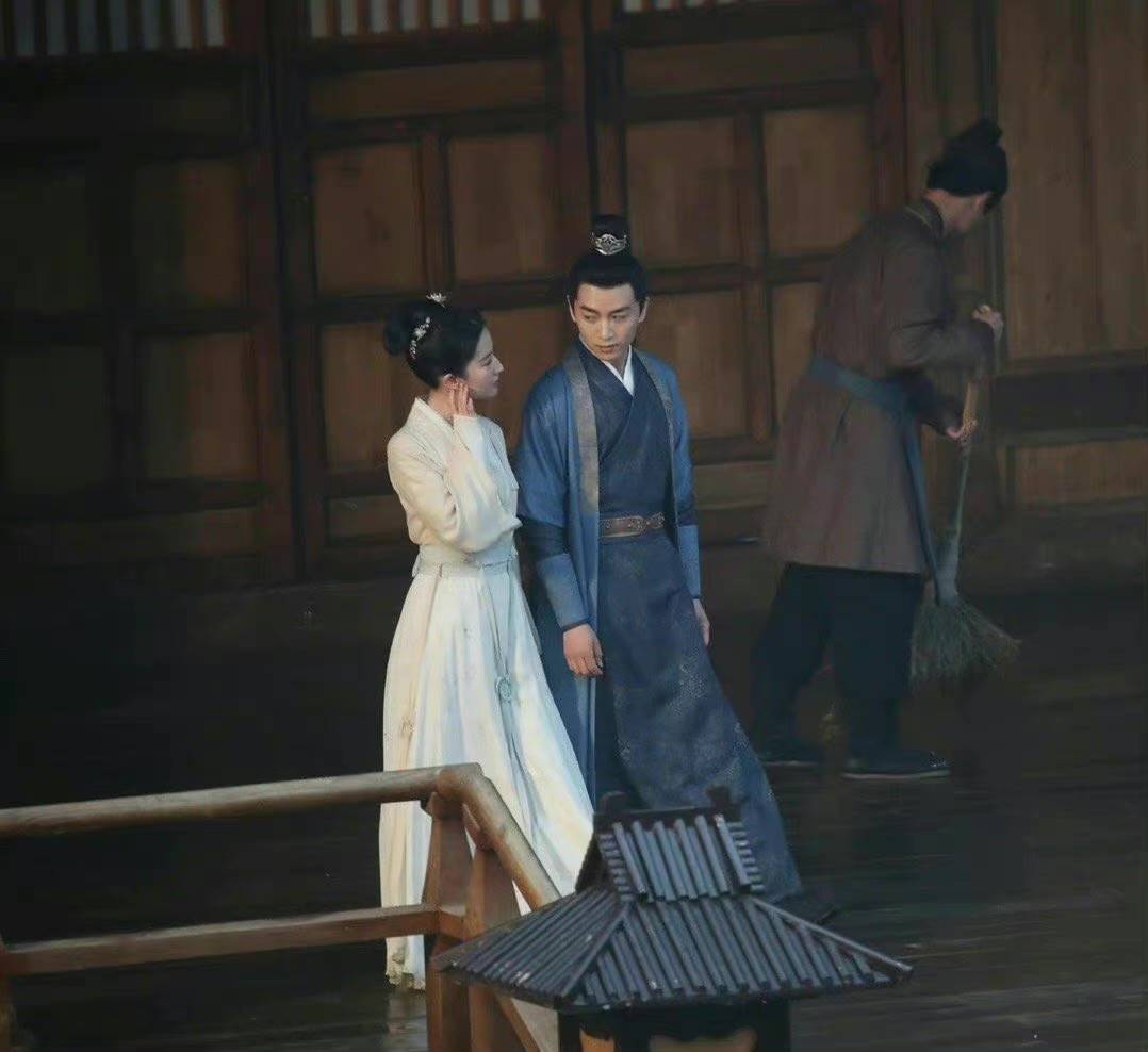 刘亦菲陈晓梦华录吻戏路透船上拥吻好浪漫