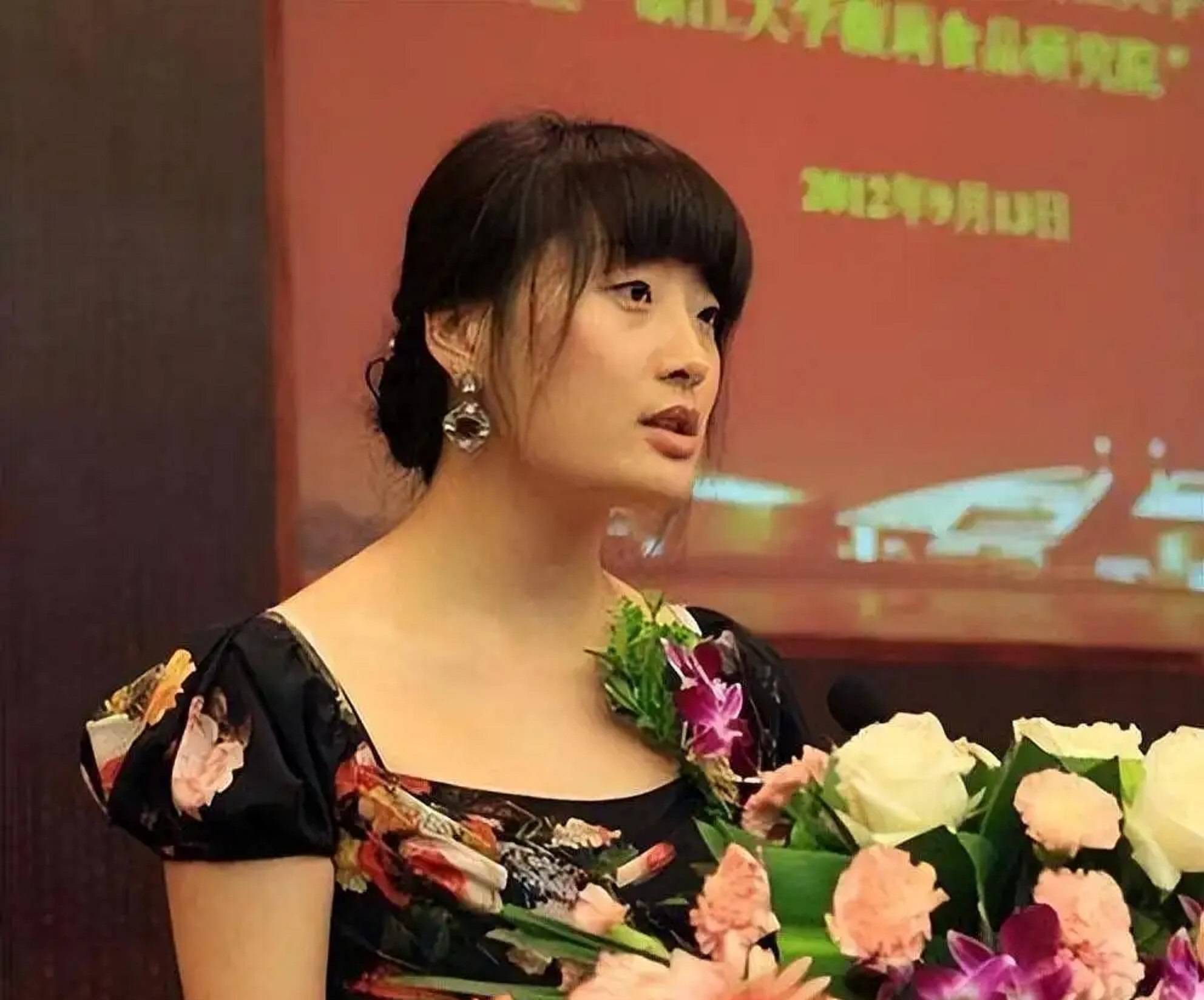 浙江杭州新女首富80后海归25岁当总裁身价660亿至今未婚