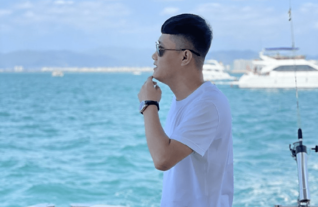 原创傍上出镜间的土豪大哥女网红私自解绑账号将被公司起诉赔款