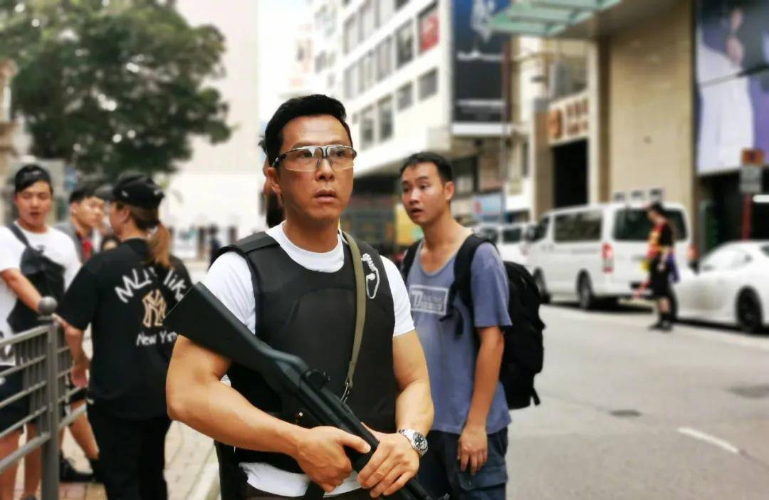 他和赵文卓的矛盾,到他因为个人的感情原因与结婚不到一年的前妻分手