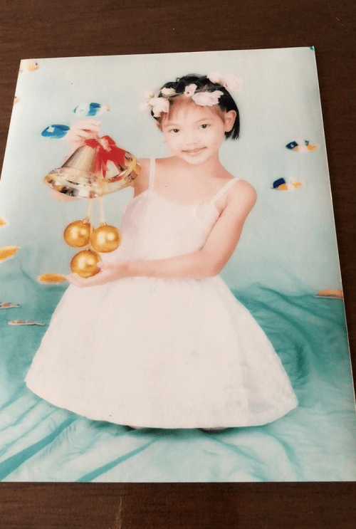 原创网红兜儿力证没整容晒童年照被评从小美到大只承认做过烤瓷牙