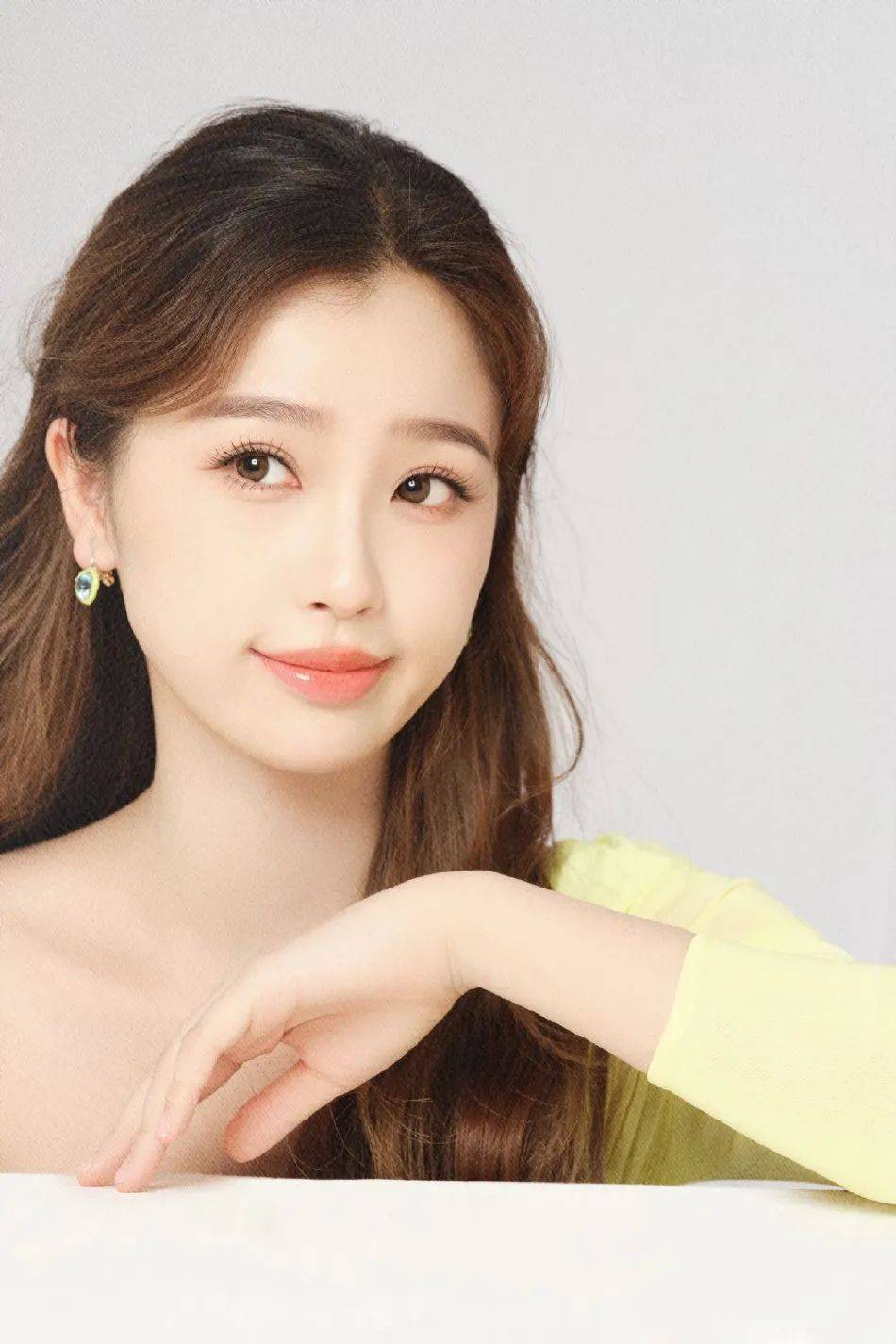 原创虞书欣柠檬黄造型写真超甜美雪肤玉貌太性感靓丽
