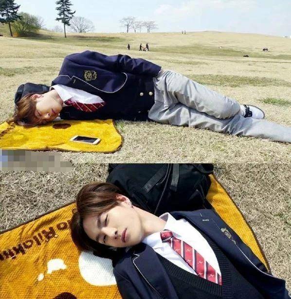 原创明星睡姿哪家强李现老实王一博搞笑看到肖战好乖