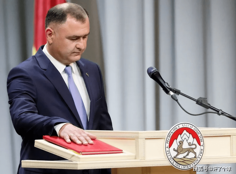 原创南奥塞梯新任总统加格洛耶夫暂停了关于与俄罗斯统一公投的法令