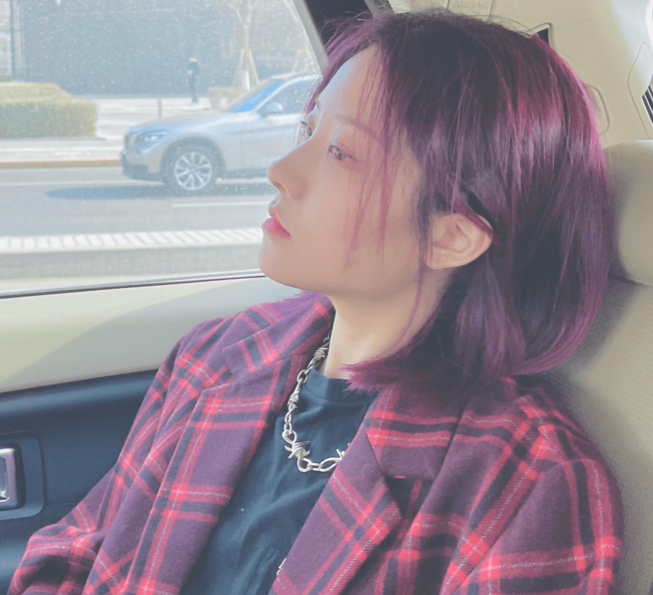 原创喻言晒六宫格美照紫色头发时尚感十足看完都被圈粉了