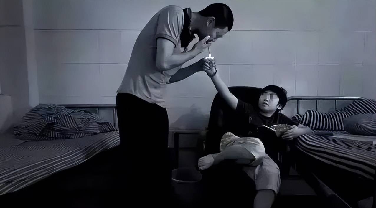 世界上最痛心的事情,是孩子们吸毒!_小超_阿东_少年