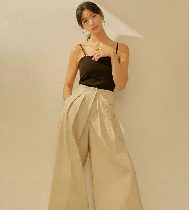 2012年,出演池珍熙,具善惠主演的sbs爱情水木剧《拜托了,机长》,饰演