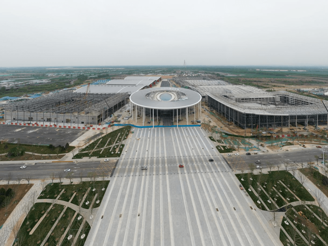 济南绿地国博城会展中心(黄河国际会展中心)占地约1867亩,总建筑面积