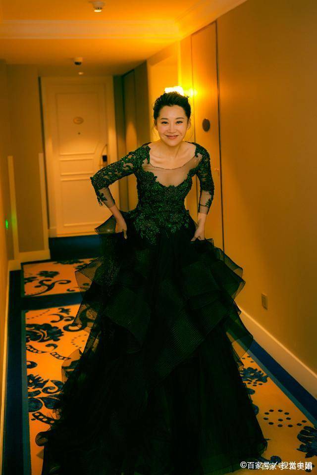 原创51岁许晴近照曝光可爱甜美如少女透露保持年轻秘诀