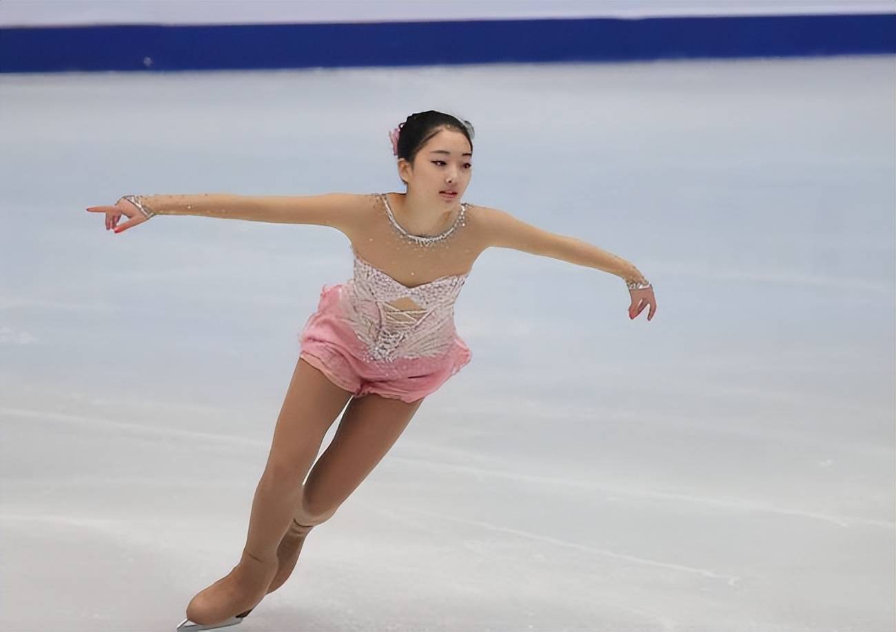 原创中国花滑第一美女李子君颜值高学历高晒孕肚笑容甜蜜