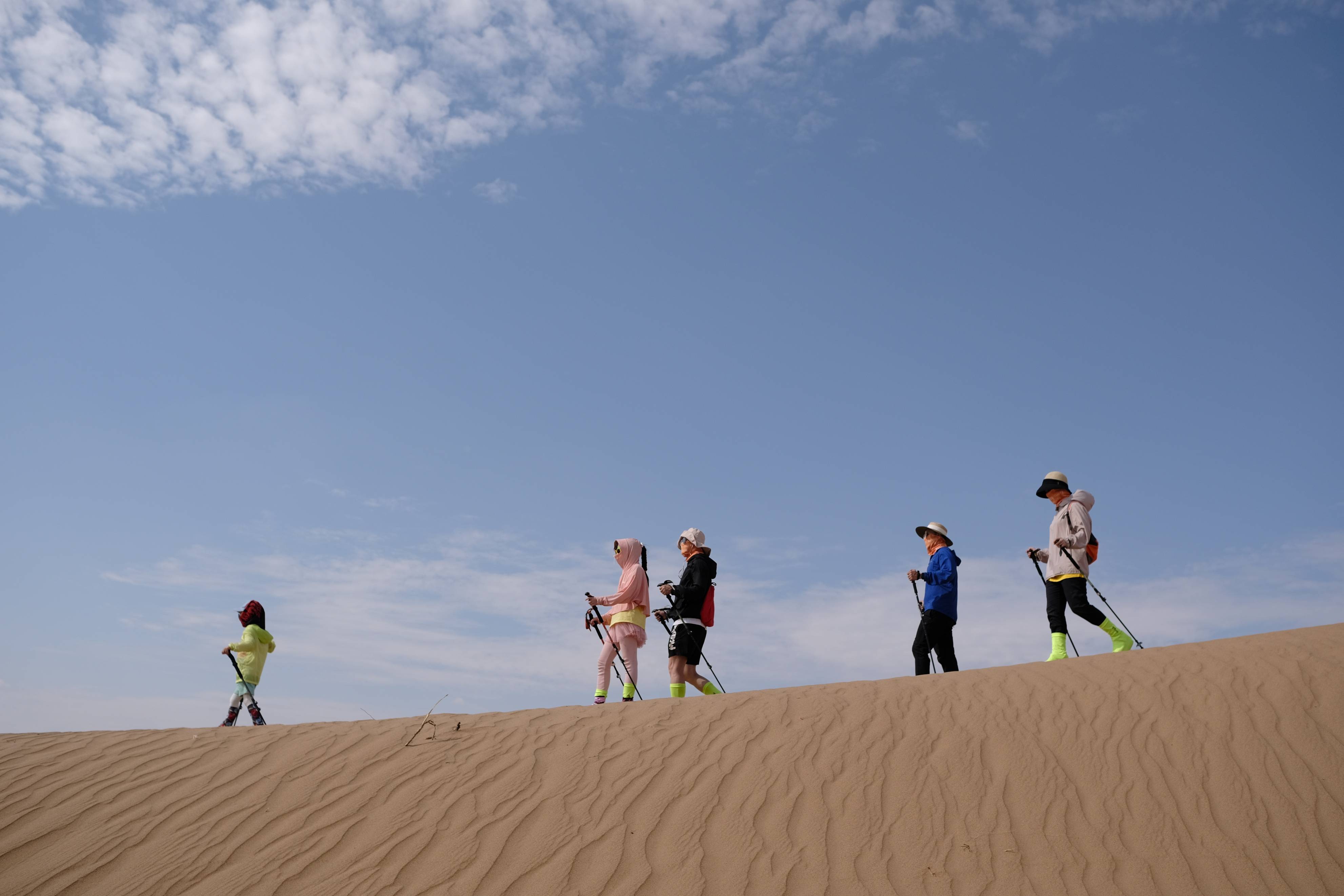 徒步腾格里沙漠|摄影|人文/纪实|蛋娃的爸爸 - 原创作品 - 站酷 (ZCOOL)