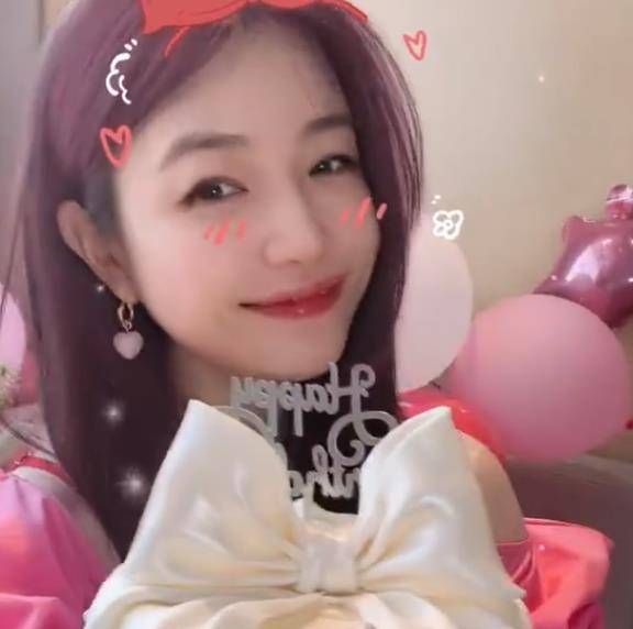 最后,再次祝福陈妍希生日快乐,也祝