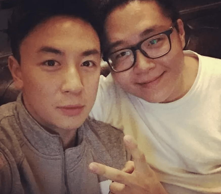 结婚了释小龙妻子女儿被拍孩子可爱妈妈身材超赞