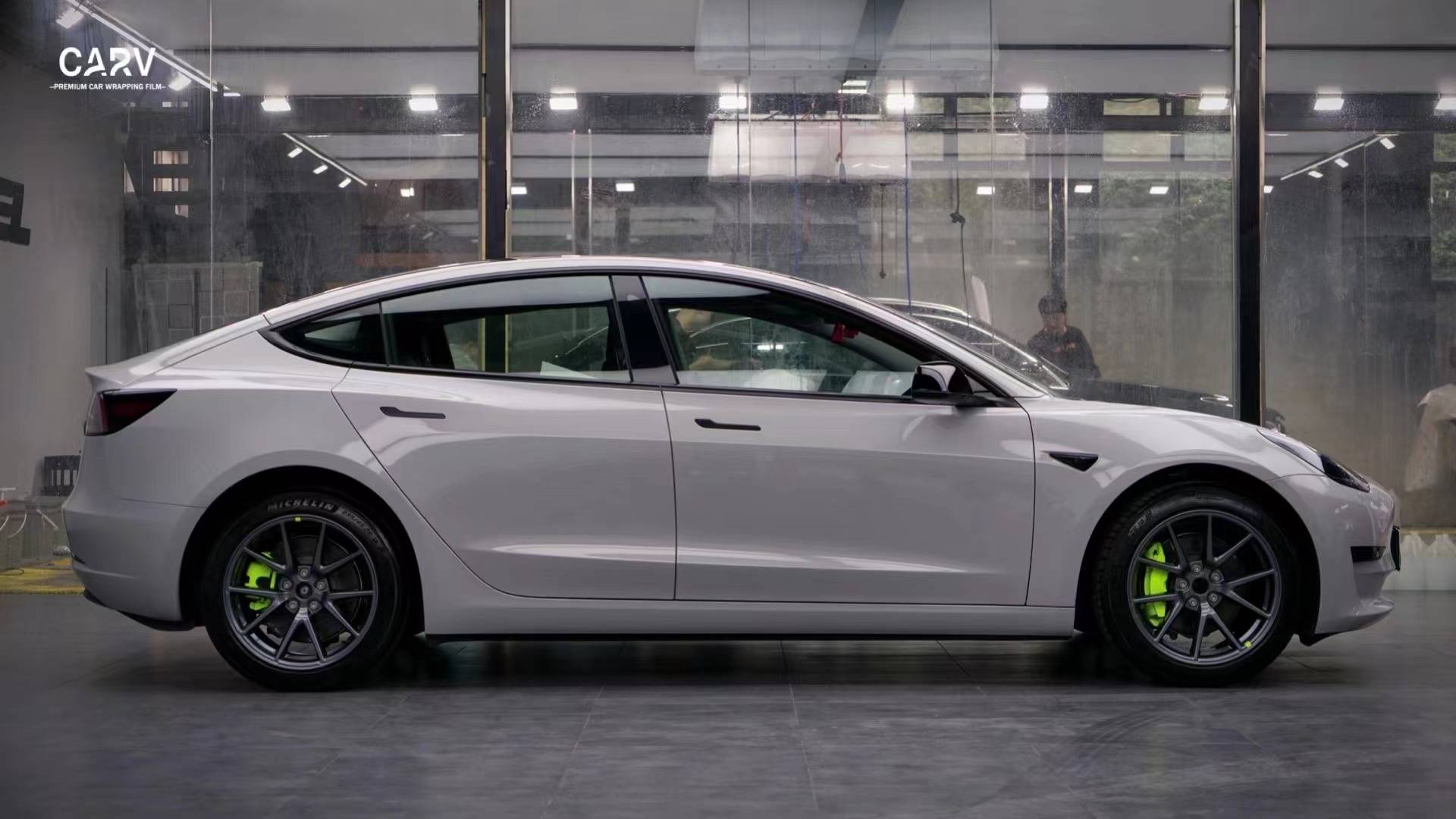 特斯拉model3卡孚改色膜白金保时捷亚灰