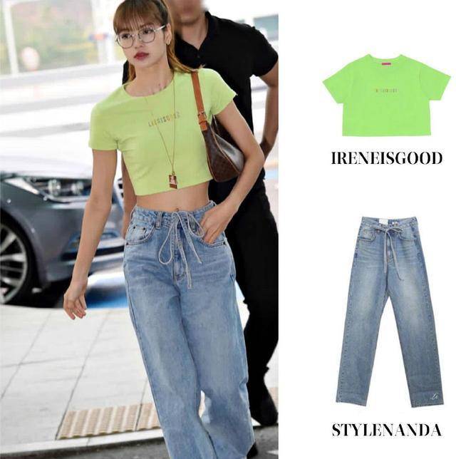 就可以学学lisa这么的穿搭,选择短上衣 牛仔阔腿裤,很舒适还时髦的