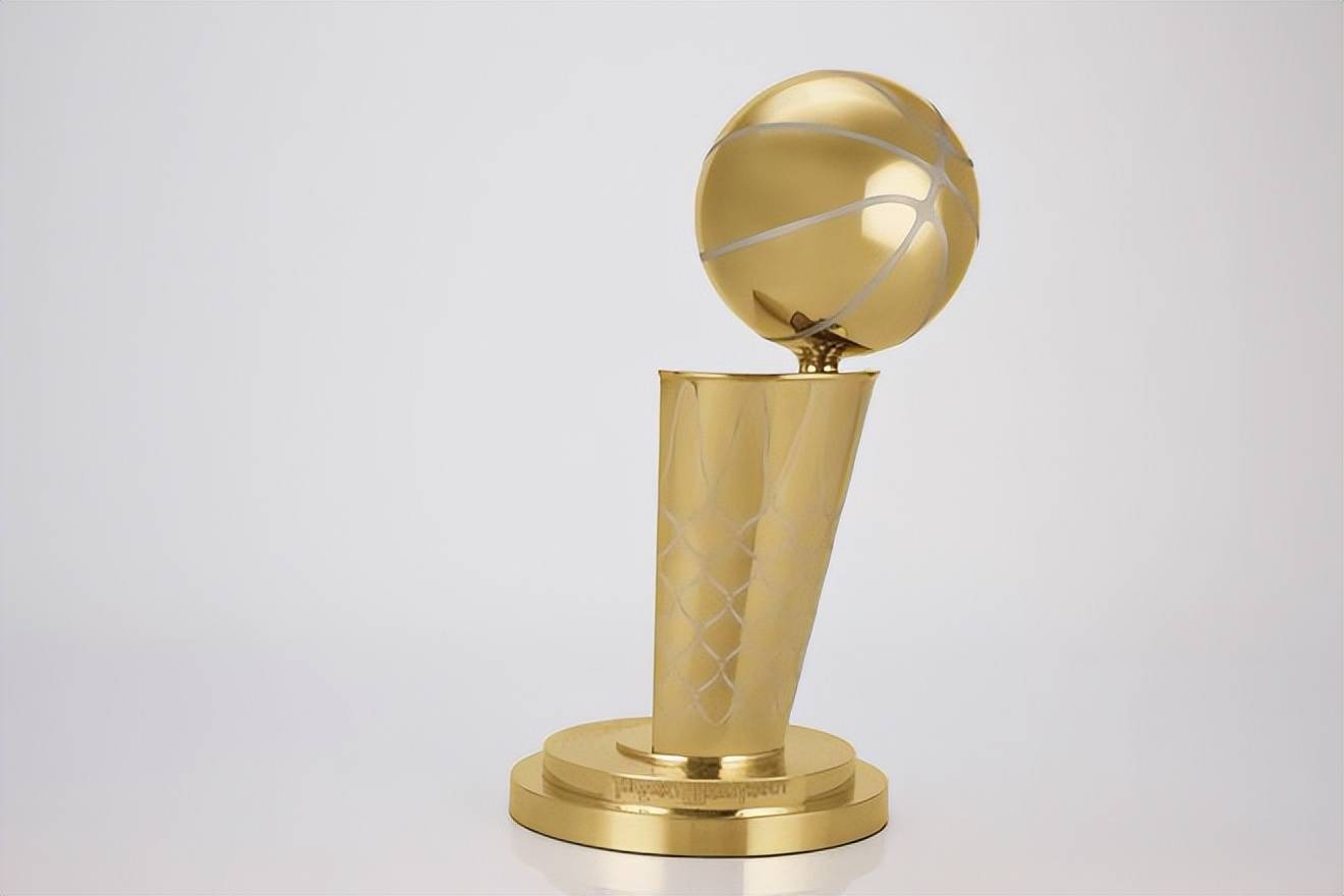 伊古奥达拿以及史提夫卡尔(steve kerr),他们一起拿了三座总冠军奖杯