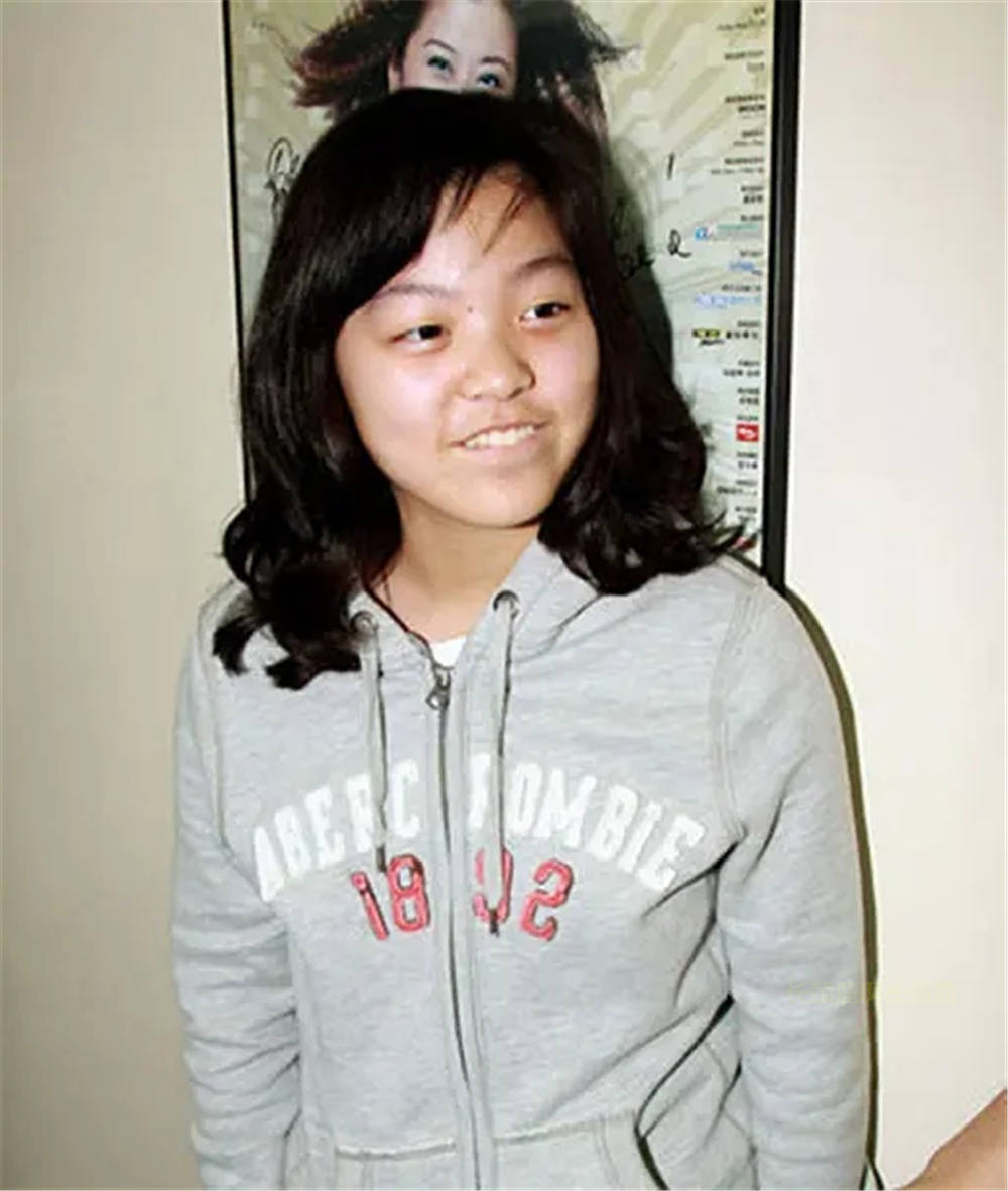 钟镇涛和章小蕙的儿女,小时候就不怎么漂亮,长大后经过化妆打扮女儿也