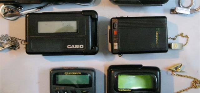 原创             上世纪90年代的“BB机”，有人还记得吗？现今还能打通传呼台吗？