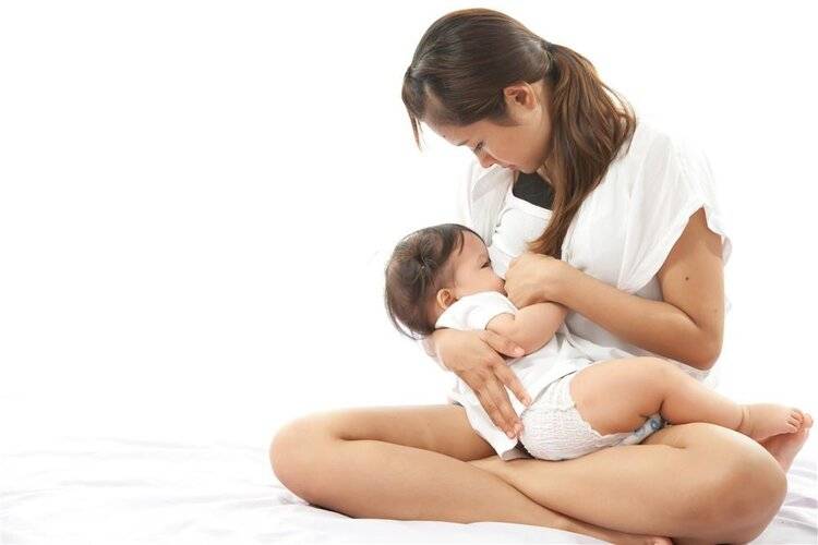 母乳喂养转为奶粉喂养,为什么宝宝会吐？这些方法帮宝宝逐渐适应