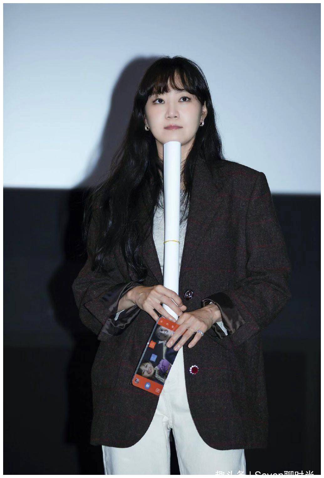 原创孔孝真新剧热播身材成看点身穿西装现身又帅又飒