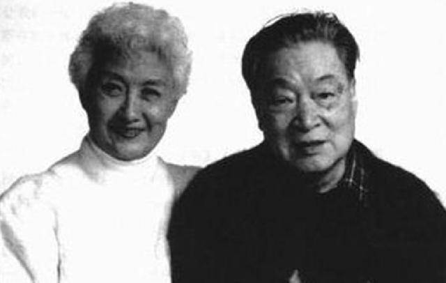 他80岁不顾世俗决定续弦,携手相伴12年,临终嘱咐:要与原配合葬_冯亦代_黄宗英_郑安