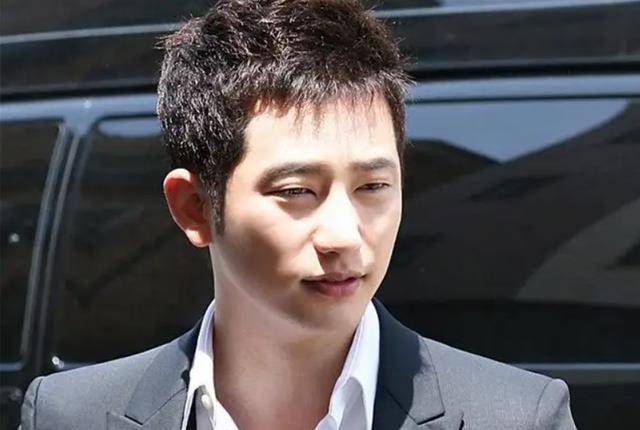 朴施厚:凭借《家门的荣光》爆红,为何44岁不婚?_丑闻_顶流_闵智慧