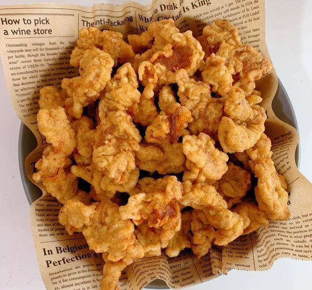 出锅控油装盘,小酥肉大功告成!8.