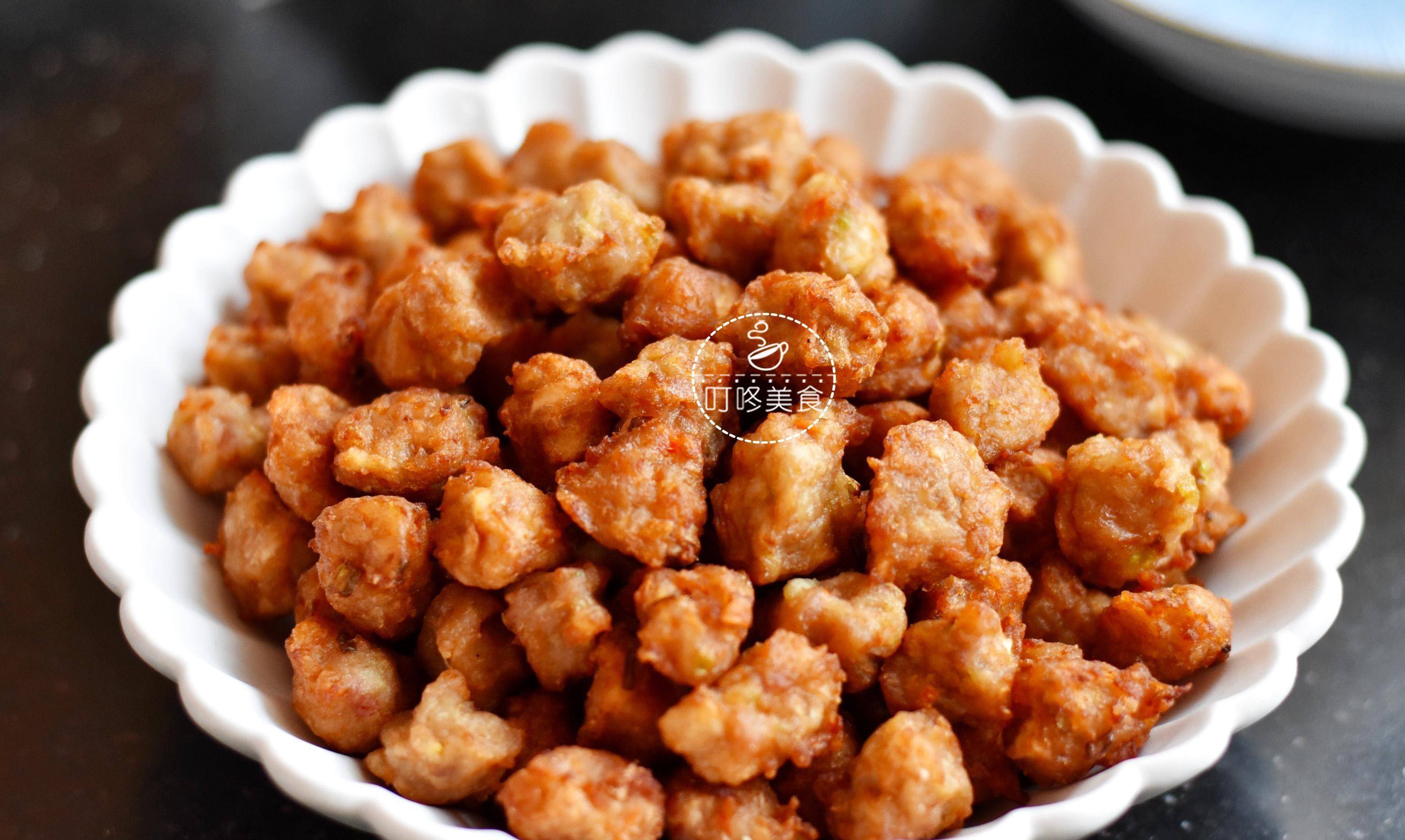 原创2分钟教会你做客家炸肉丸操作简单又香又嫩学会可以开店了