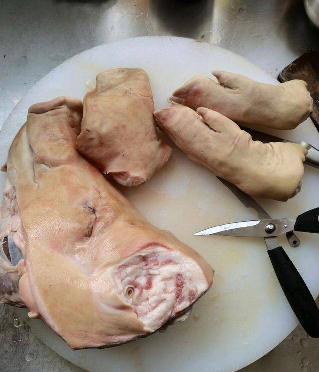 卤猪头肉有异味,教你处理方法_经验_料酒_高师傅