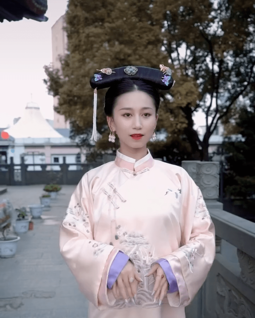 95后女孩耗时247天，花费30多万演绎56个民族服饰，诠释中国之美