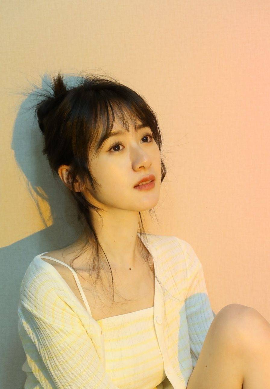 袁冰妍黄色吊带装黄晕写真