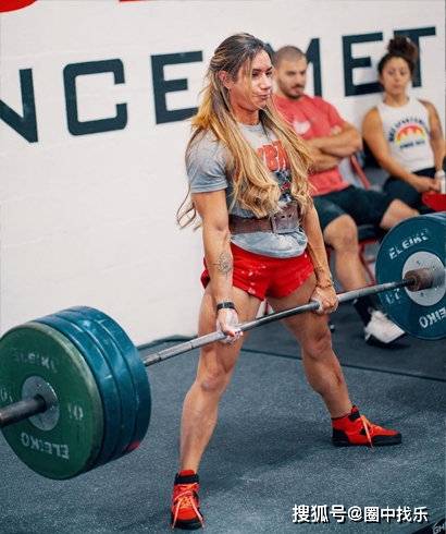 原创世界级力量女孩体重56公斤硬拉247公斤将近4倍多的体重