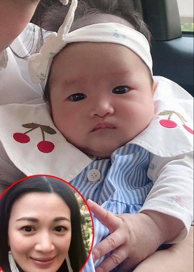 原创双儿陈少霞3胎女儿正面照曝光宝宝五官抢镜超像63岁爸爸