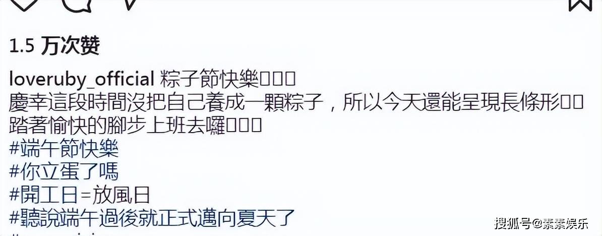 林心如穿休闲长衫玩自拍,玻璃上的倒影说明她没P图