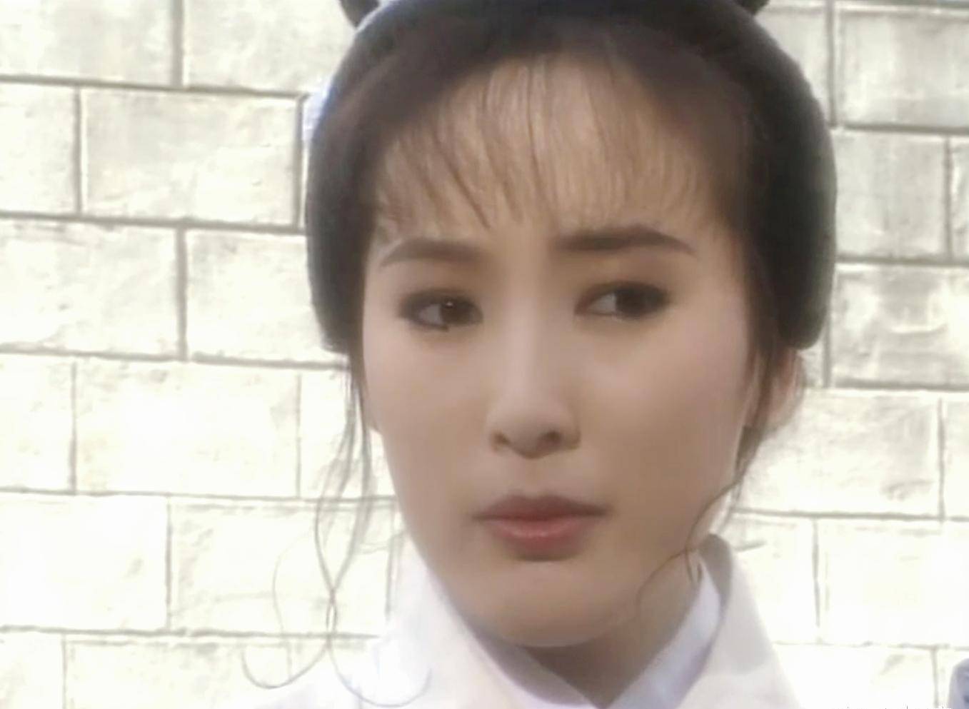 而在同年古装剧《莲花争霸》里,塔琳托娅是南宫世家的养子白玉川,也是