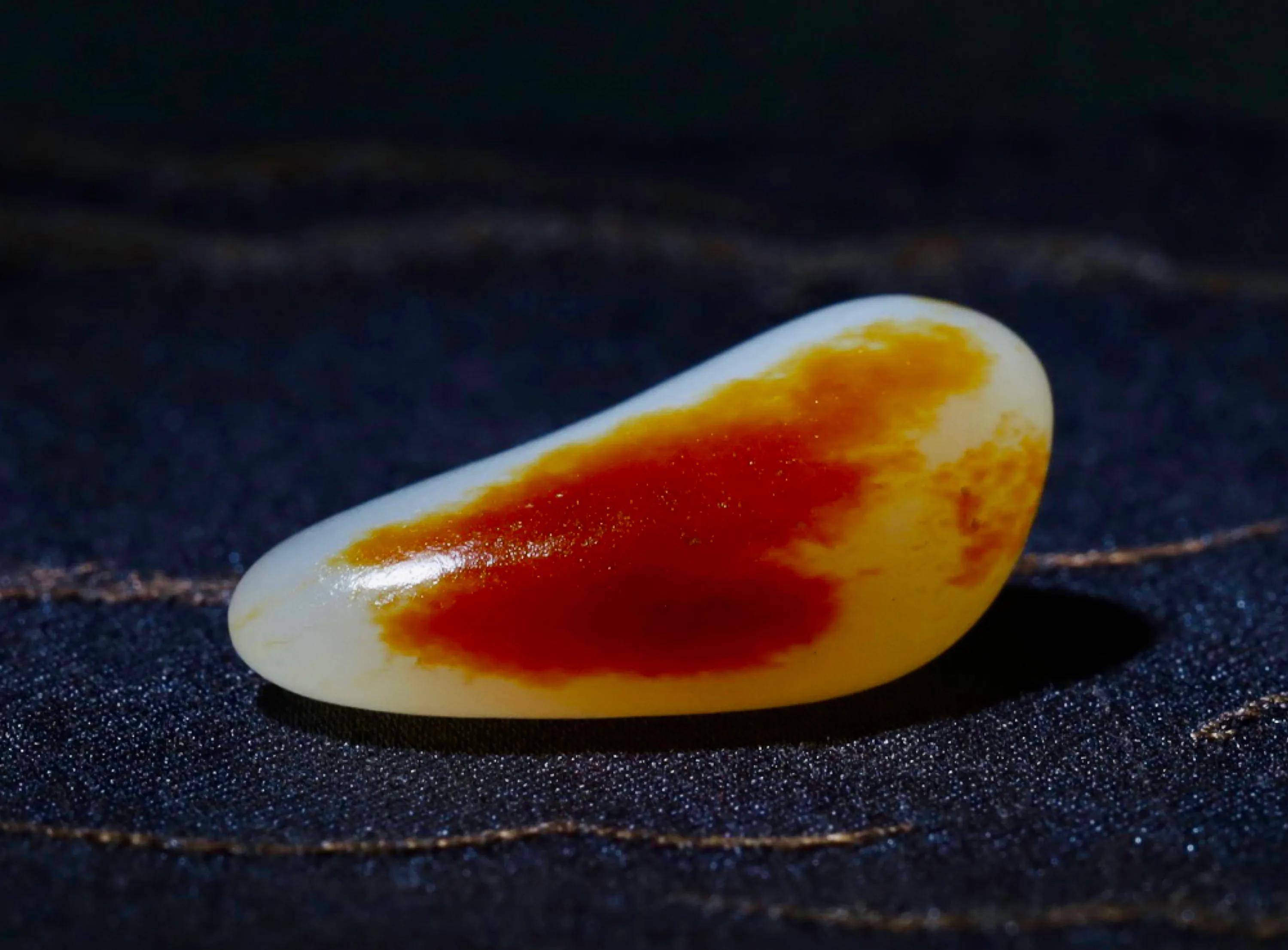 最美的和田玉原籽!_老熟_皮色_玉质