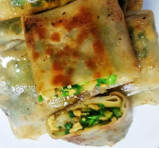 原创放虾肉的筋饼韭菜盒子人人都爱吃