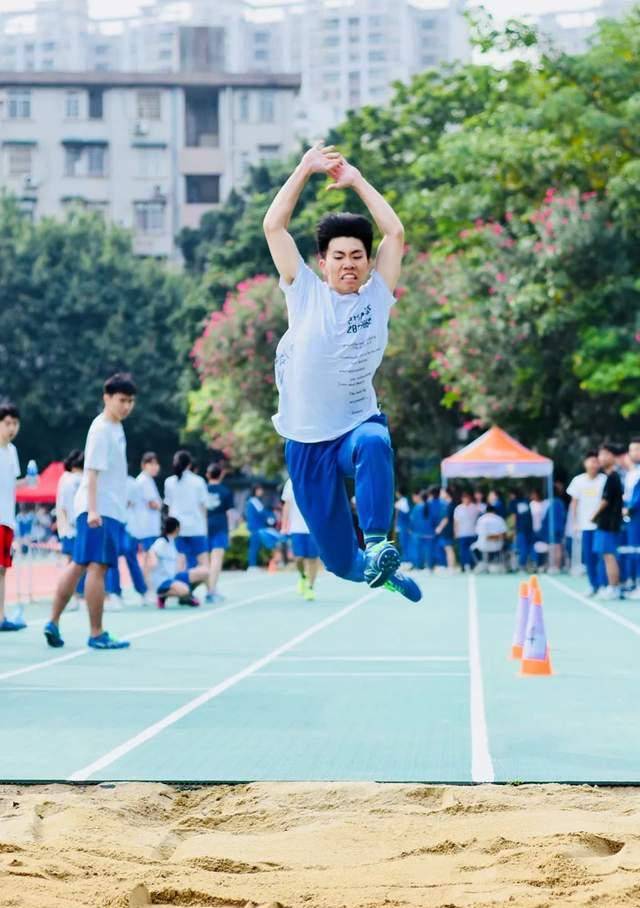 四强西外女排西外男排强健体魄,成长之本璀璨西外西外校服升旗广场