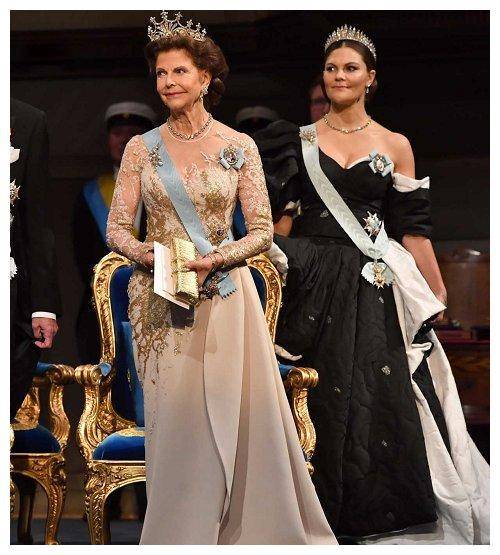 原创             瑞典王室齐聚诺贝尔奖颁奖晚宴！王妃蓝裙惊艳，稳赢女王储黑白配