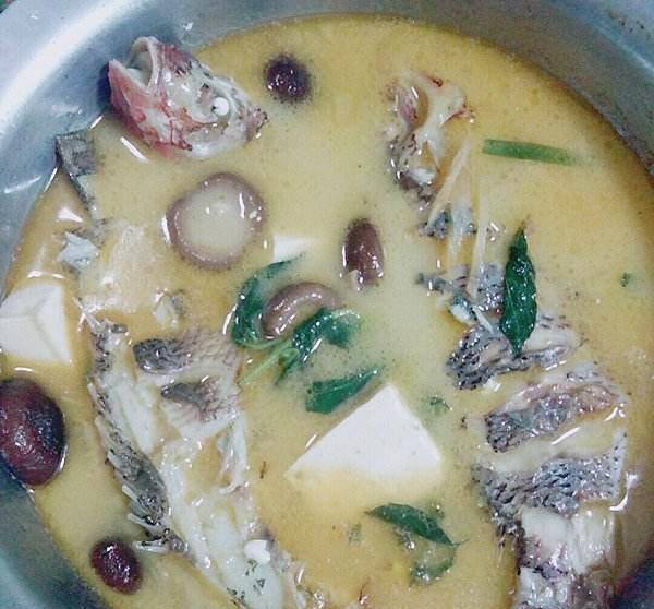 不要用鲫鱼炖鱼汤了,用它,鲜美可口_罗非鱼_清汤_薄荷