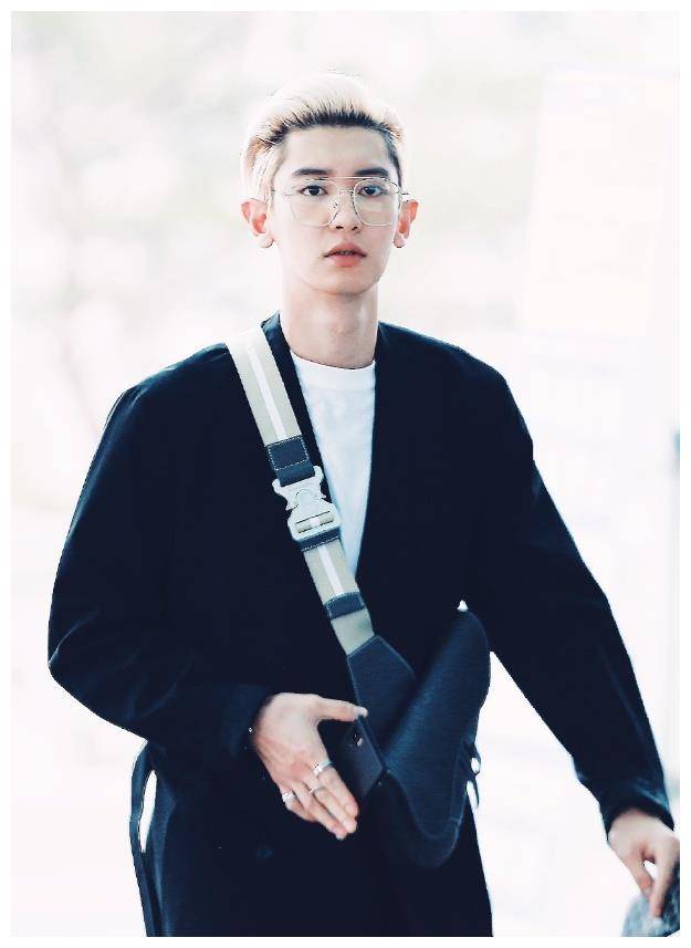 心动的信号朴灿烈背头造型让人尖叫这盛世美颜也太绝了