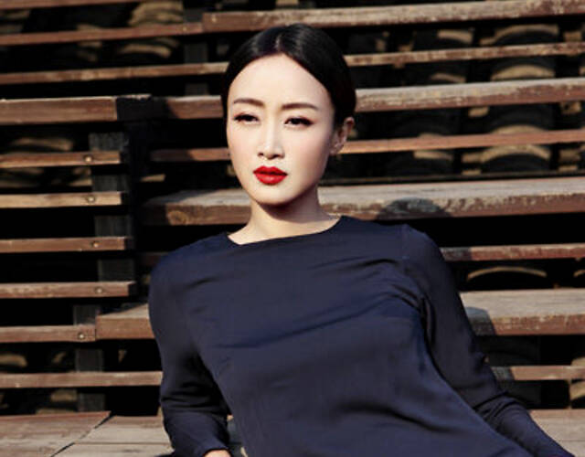 赵子琪豪宅曝光,别墅大到带庭院,女儿吃相却被吐槽_生活_照片_陆金波