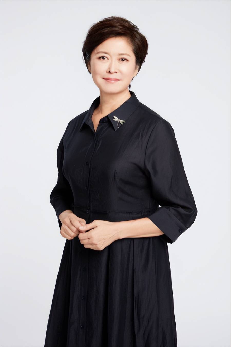 敬一丹跨国婚姻脆若薄冰,王尔晴身边很多跨国夫妻都离婚了,但王尔晴与