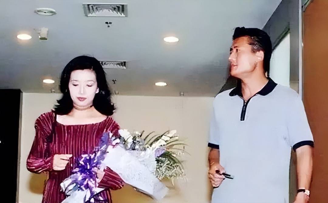 论保养只服这6位女星,与亲生女儿同框似姐妹
