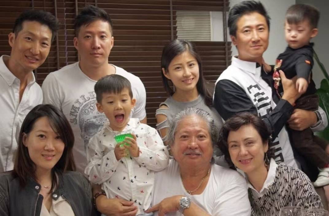 男人味十足!洪金宝42岁小儿子罕见晒照