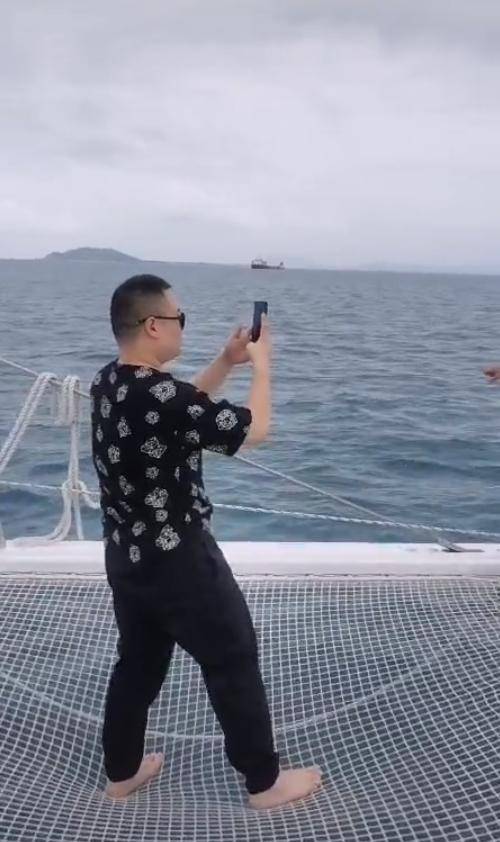 岳云鹏带全家出海游玩!