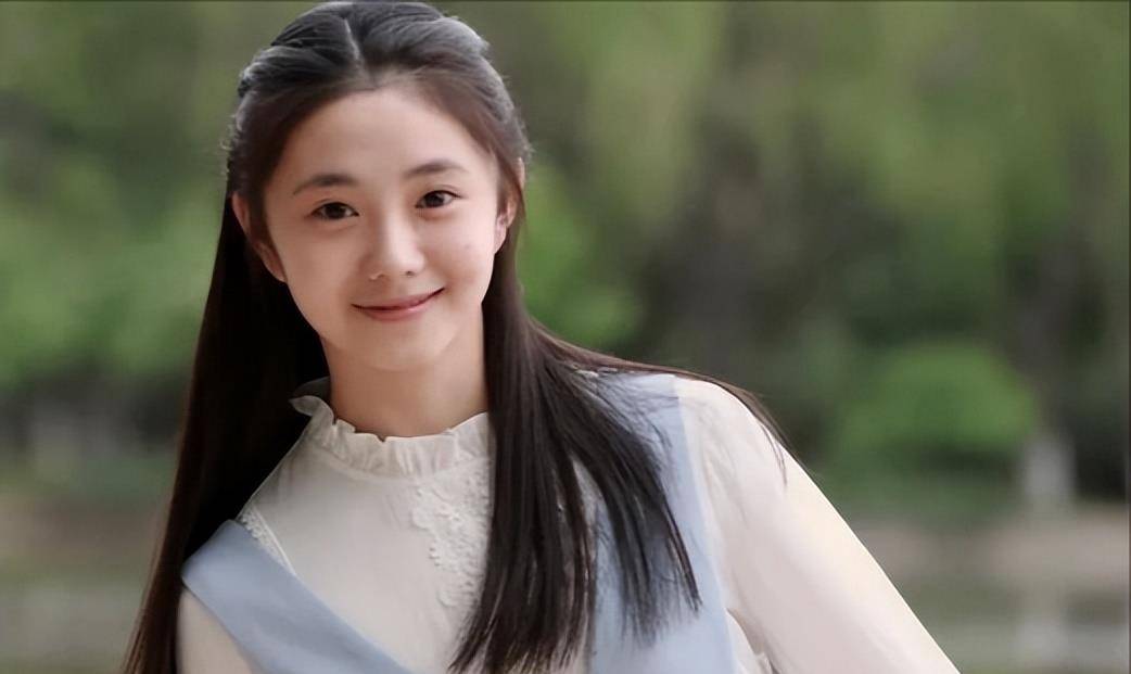 刘浩存早期出道就被影视公司的总裁称之为侄女,他说他是刘浩存最后的