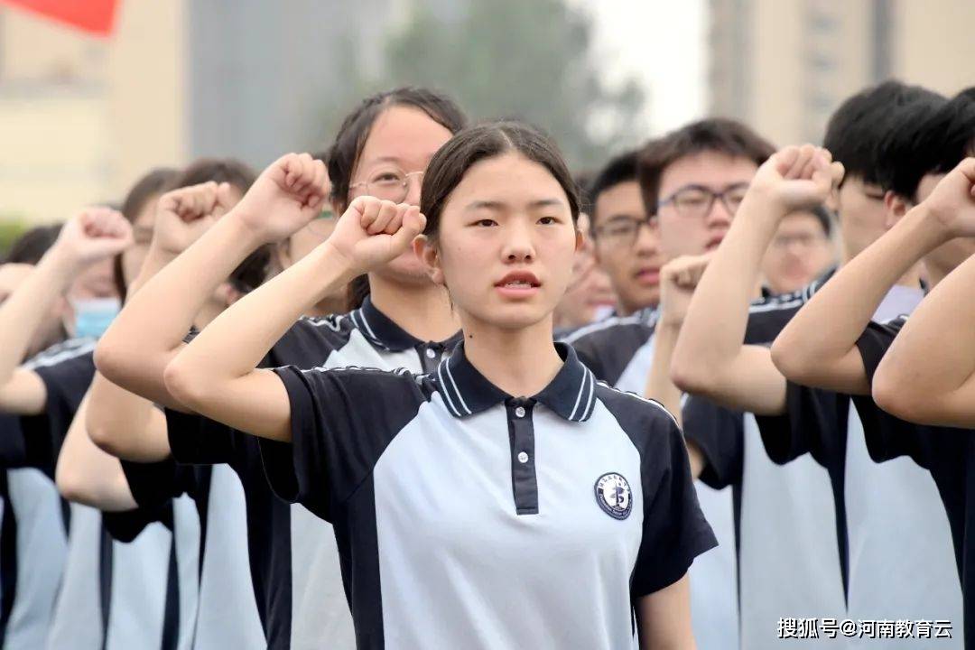 从容应考梦开花驻马店高中举行2019级毕业典礼暨高考考前教育大会